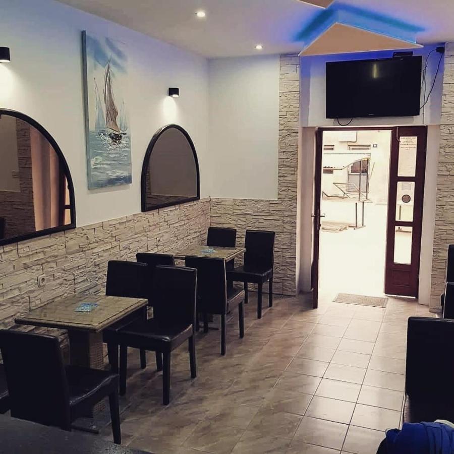Buffet M Apartments And Rooms Obrovac Exterior photo